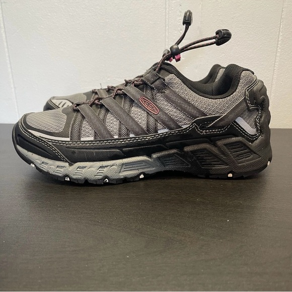 Keen Womens Versatrail Low Top Hiking Shoes- Size 6.5 - Black, Grey, Dark Pink - Picture 4 of 10